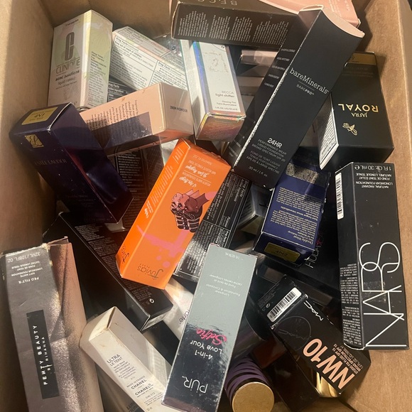 Name Brand Foundation Collection - Picture 3 of 3